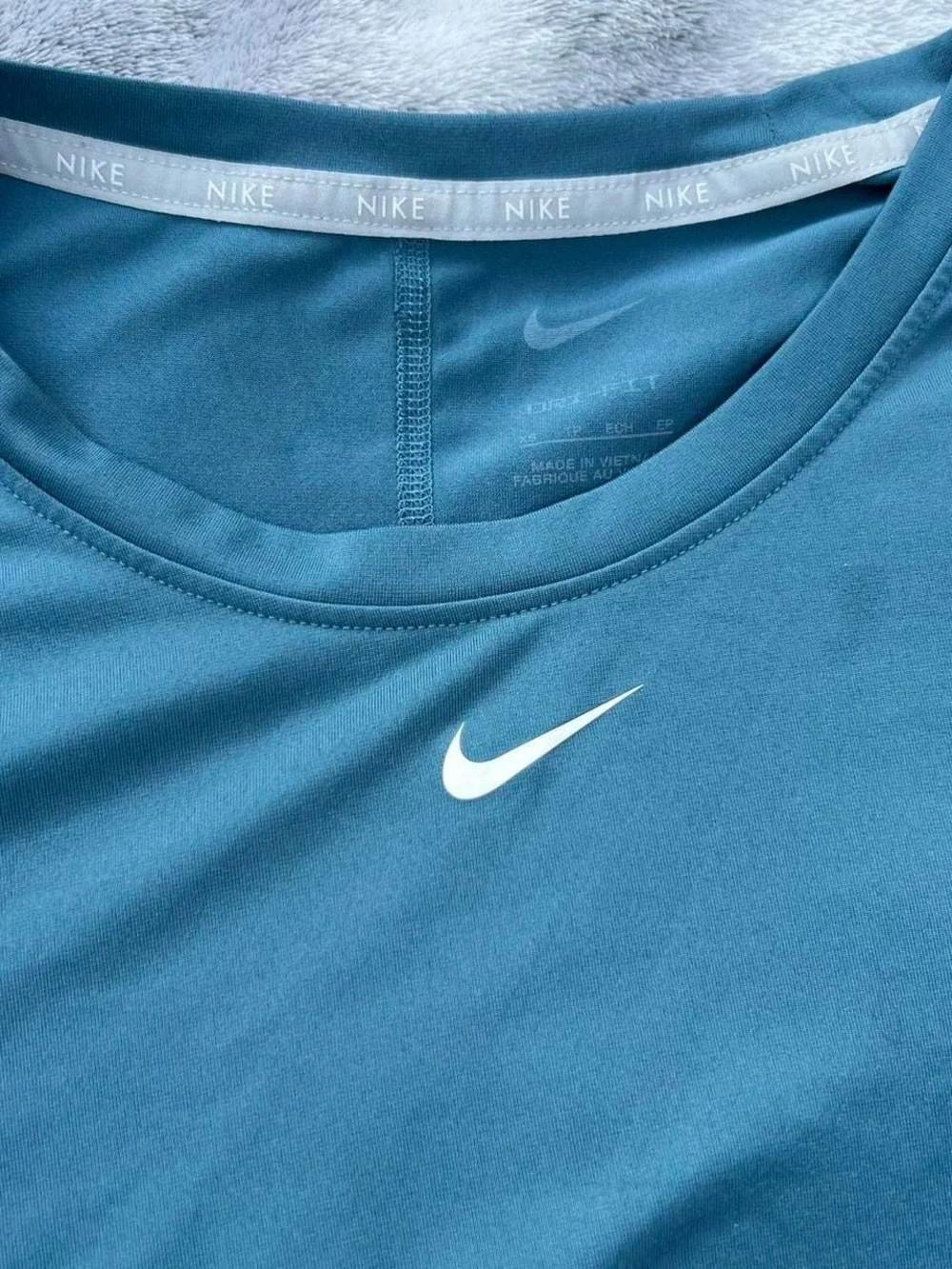 Nike Blue Women’s Cropped Workout Shirt